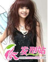  甜美杨丞琳甜蜜发型秀 