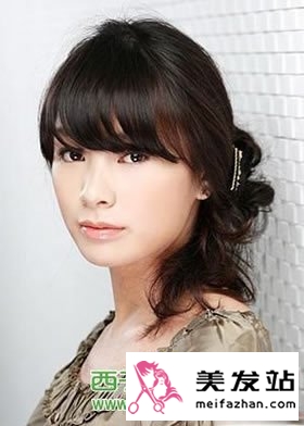 适合方脸发型图片,流行女生方脸发型