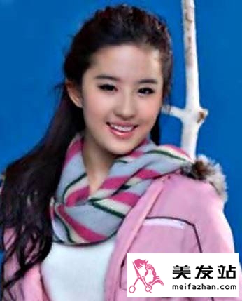  明星教你搭配围巾与发型 