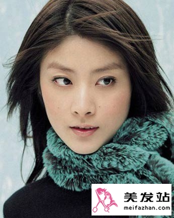  明星教你搭配围巾与发型 