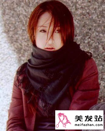  明星教你搭配围巾与发型 