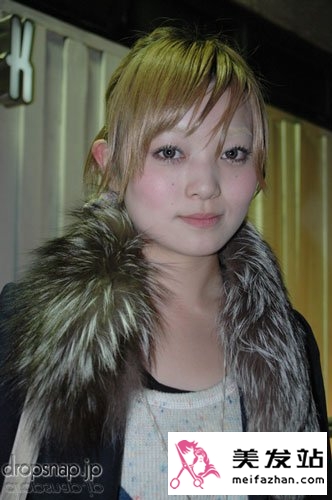  日本VS欧美街拍行人MM发型妆容 