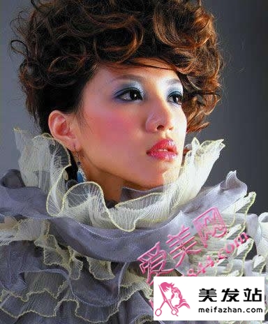  大胆发型打造五月新娘 