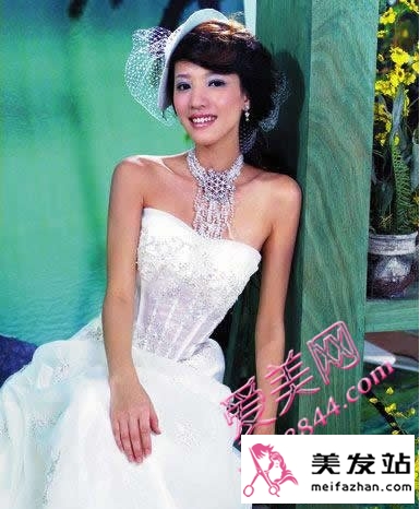  大胆发型打造五月新娘 