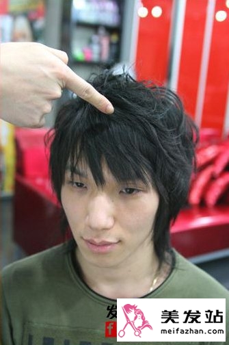 男生蓬松发型打理方法