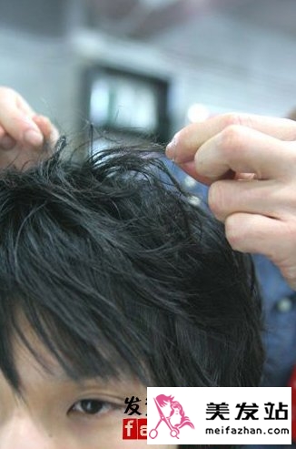 男生蓬松发型打理方法