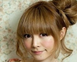 女生最爱韩式花苞头扎法图解