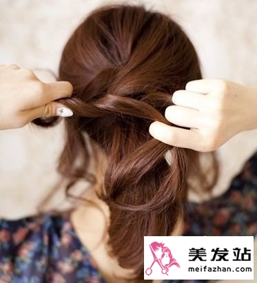 DIY俏丽马尾编发 可爱迷人