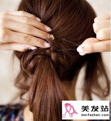 DIY俏丽马尾编发 可爱迷人