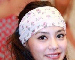 女星演绎清纯美发发饰秀