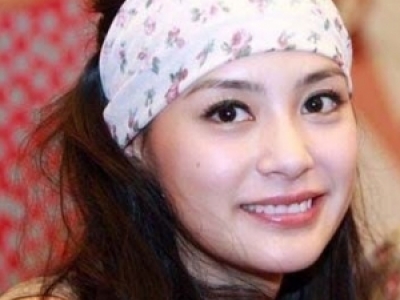 女星演绎清纯美发发饰秀