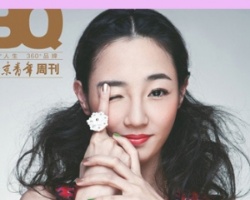 《北京青年周刊》封面白百何造型 蓬松散发淑女形象