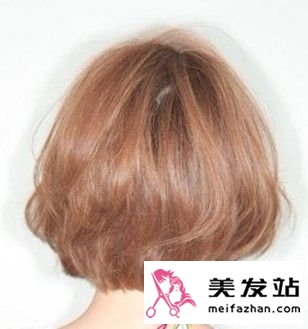 你的发型你做主 日系个性亚麻色波波烫发型