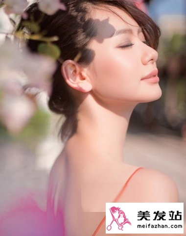 2013戚薇短发发型