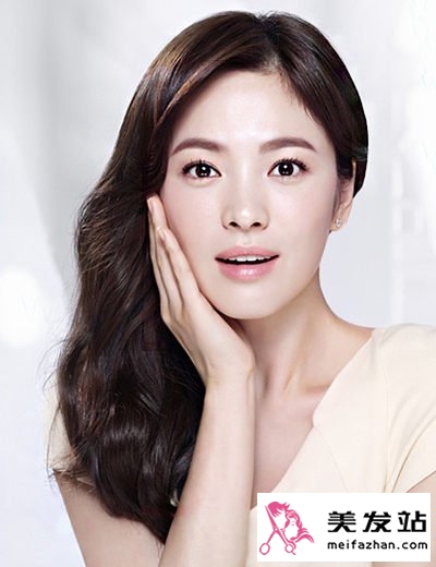  童颜女星宋慧乔最新时尚发型 流行韩式发型塑造新形象 