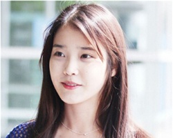 女生清新离子烫直发发型 打造韩式小清新直发美女