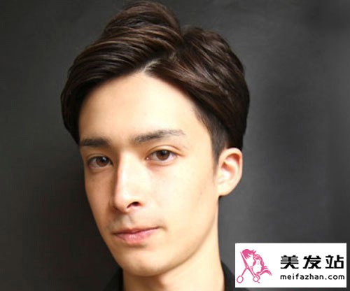 男生无刘海短发发型设计 露额自信帅[8P]