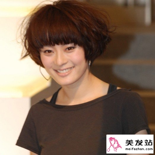 女生帅气短发锅盖头发型图片[4P]