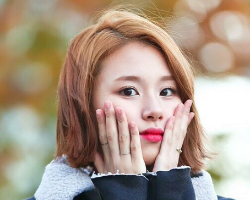 TWICE孙彩瑛短发卷发染发图片 主Rapper短发可爱小精灵