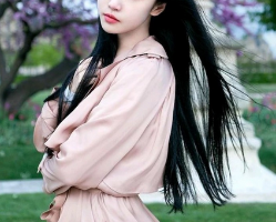 女生长发及腰发型设计 长发染发烫发扎发发型盘点
