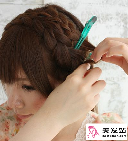 三股麻花辫的盘法图解 好看实用[9P]