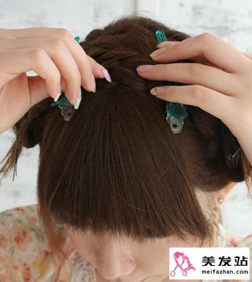 三股麻花辫的盘法图解 好看实用[9P]