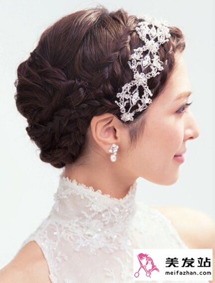 今年流行的韩式新娘盘发图片[11P]