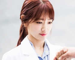 Doctors朴信惠气质马尾辫 韩式女神时尚扎发