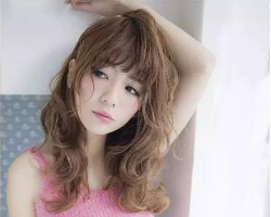烫头发的季节已到　秋季女生烫发发型力荐