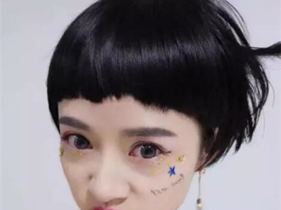 春夏流行锅盖头 人气修颜短发发型