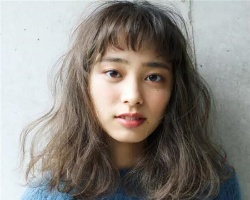 慵懒美人卷发型 做个安静的萌妹纸