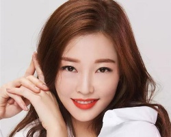 女生韩式亚麻色发型 随性中长发展现甜美少女气息