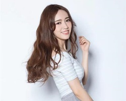 中长发女生韩式卷发 不同卷度打造不一样的风情
