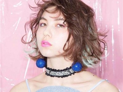 女生短发流行趋势 外翘vs内扣vs短直