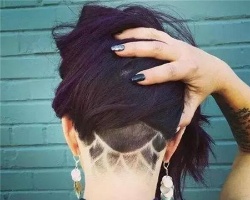 女生undercut发型 头发剃一半雕刻超帅