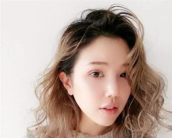 短发烫“花卷” 时髦显瘦吸睛