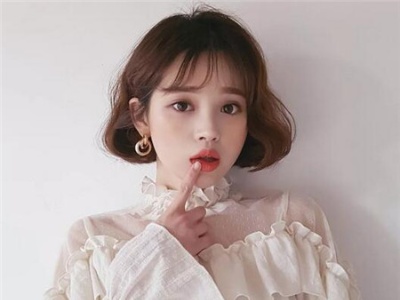 内扣波波头短发发型图片 女生最好看的短发发型
