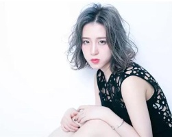 女生个性睡不醒短烫发 潮女都爱的凌乱感造型
