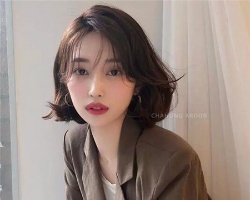 女生职场干练短发发型 内扣短卷发打造知性气质亲和美