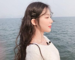 外卷发型怎么打理 加上这些元素添气质！