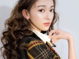 适合秋季的女生卷发发型 浪漫长卷发肯定是你的