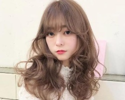 圆脸女生怎么选择发型 发型选得好变成巴掌脸不在话下