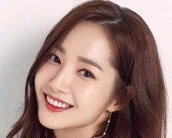 发型师公开韩星长发范本 超显小脸的女神长发发型