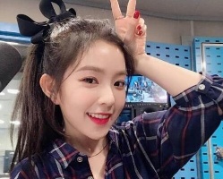 女生发际线高怎么用刘海修饰 发际线拯救行动快点来围观