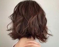 中短发女生适合烫什么发型 时尚修颜更减龄挑一款试试看