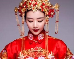 红色秀禾配金色头饰新娘造型 经典中式新娘发型高贵大气