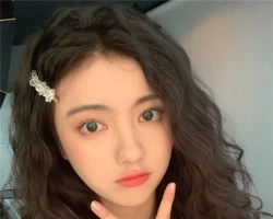 中长发烫什么发型好看 韩式蛋卷烫萌萌蓬松超显瘦
