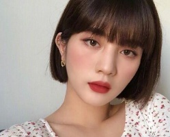 女生短直发一刀切发型 发型简约照样潮爆巨有型