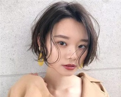 女生大脸圆脸适合什么短发 时尚瘦脸短发打造精致巴掌脸