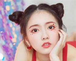 软萌丸子头扎发 学生适合的发型